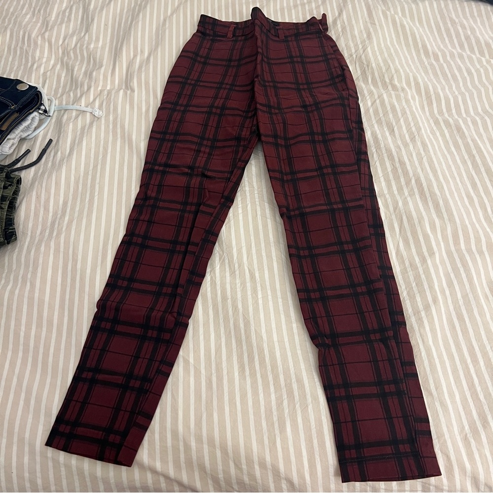 FOREVER21 - RED PANTS